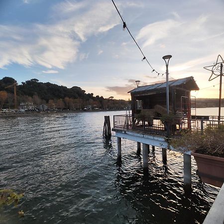 Chalet Romantico Sul Lago Apartment Anguillara Sabazia Exterior foto